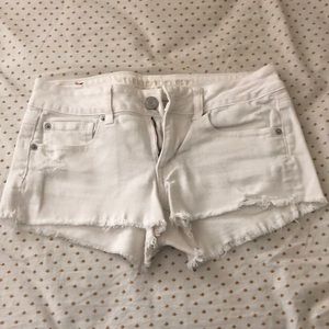 Mid rise white American Eagle shorts